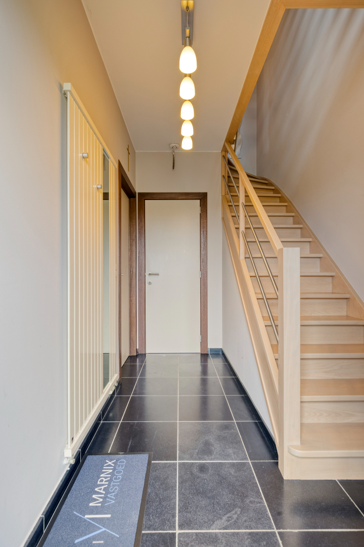 Halfopen bebouwing met 4 slaapkamers en bureau, ruime garage, kelder en zolder in Holsbeek! - EPC 161 kWh/m² - bewoonbare opp. 288 m² 