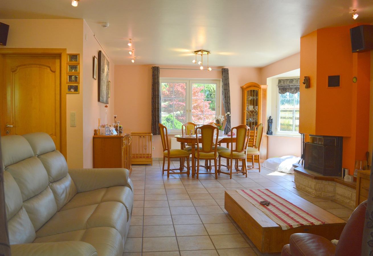 Mooie gezinswoning met stalgebouw en piste op ca. 5400m² te Dworp 