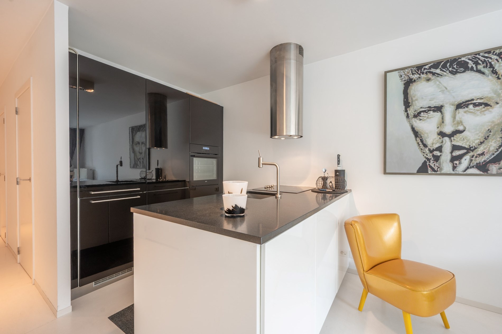 Lichtrijk appartement met dubbele terras en ruime lichtrijke leefruimte 