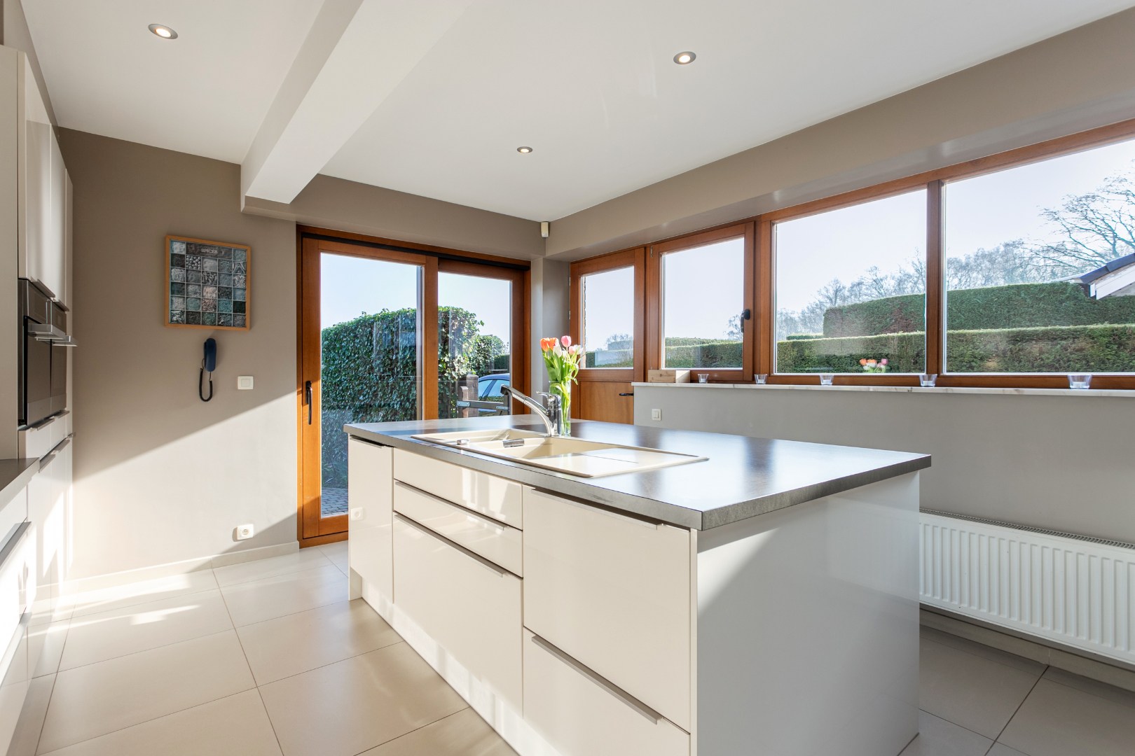 Instapklare gezinswoning met 5 slaapkamers, 2 badkamers en EPC B op topligging in Wezembeek-Oppem 