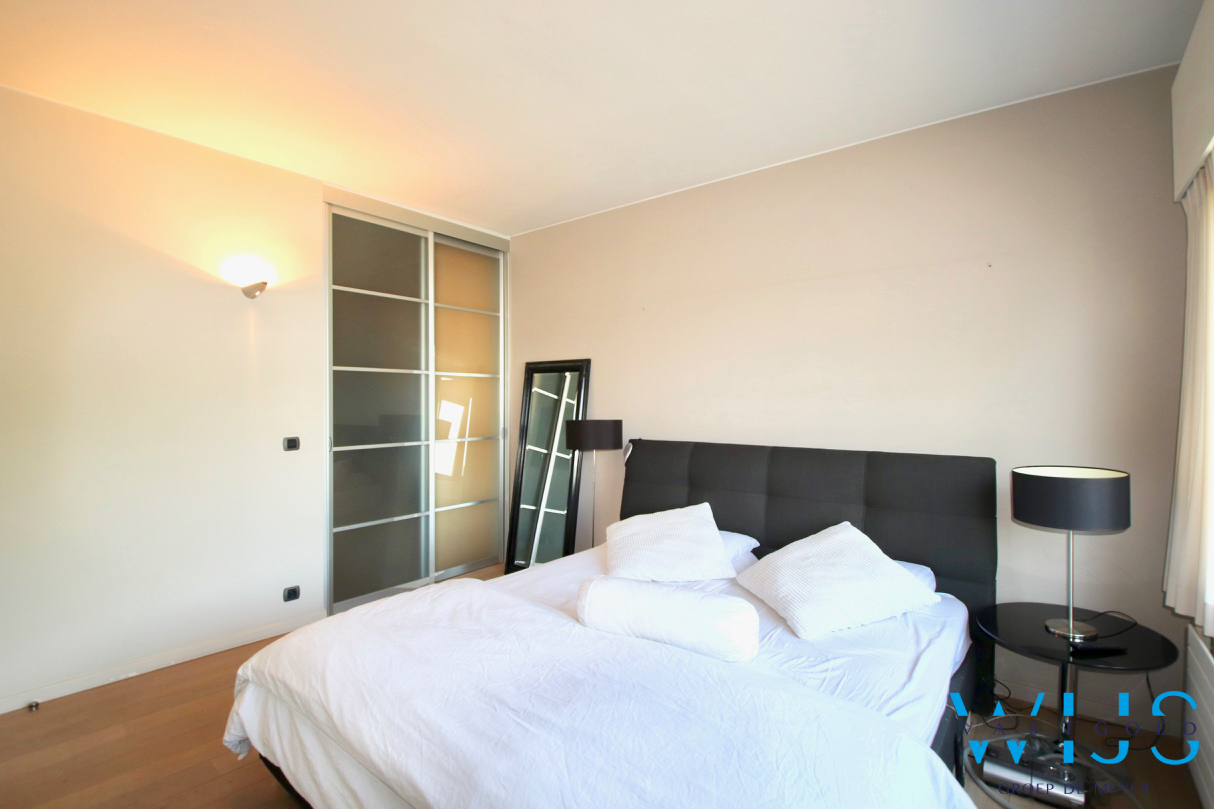 Karaktervol woonhuis met 5 slaapkamers &amp; prachtige tuin te CENTRUM Assenede ! 