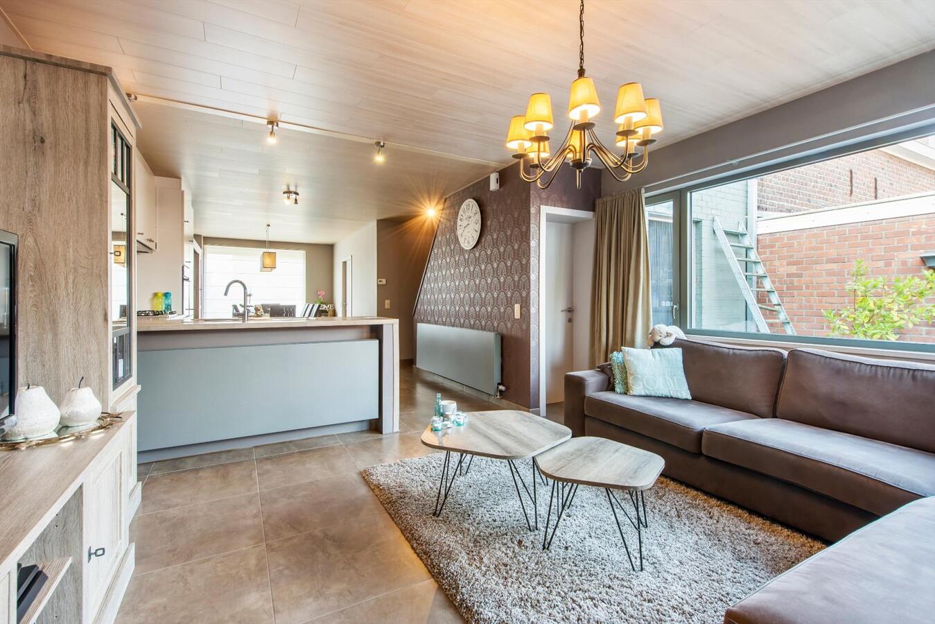 Volledig instapklare woning met 3 slaapkamers en mooie tuin in het hartje van Jonkershove. 