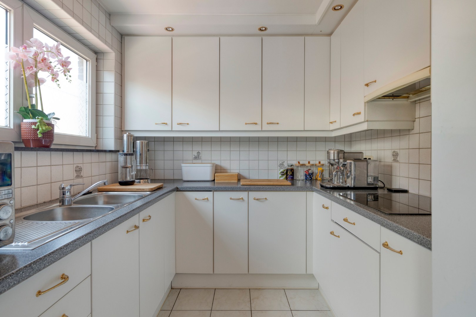 Instapklare duplex met 3 slpk. en staanplaats in hartje Tessenderlo 