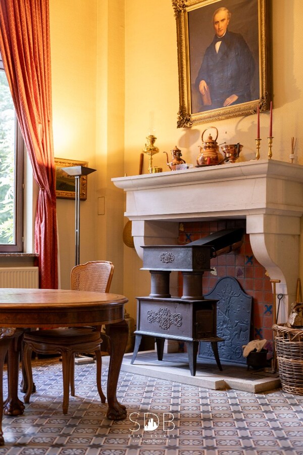 Prachtig kasteel met omringend park, weilanden en stalgebouw op circa 5hectare 