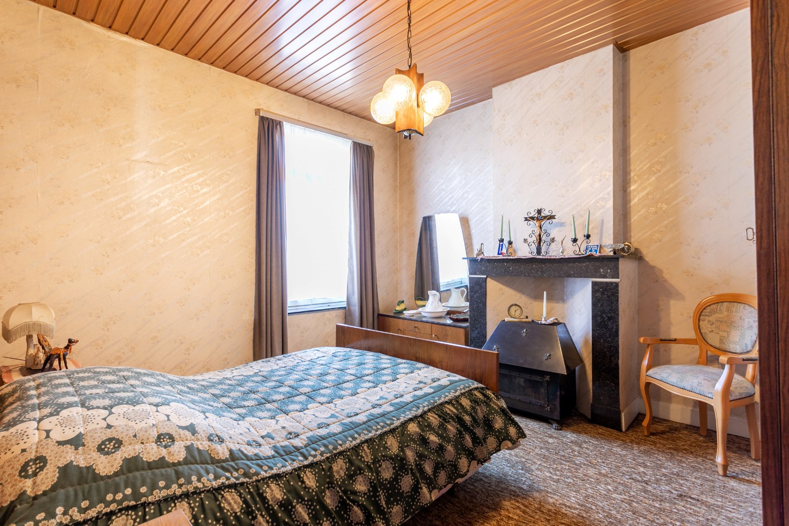 Te renoveren, karaktervolle woning met tal van mogelijkheden en tuin 