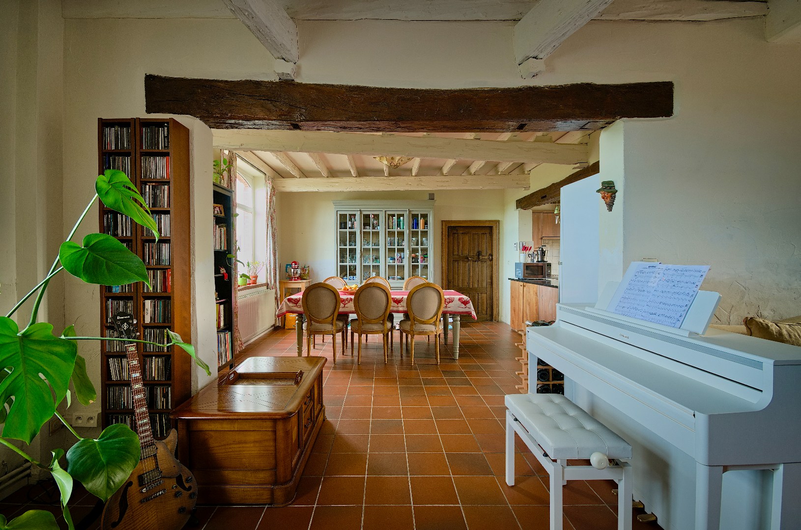 RUSTIG GELEGEN CHARMEHOEVE MET 3 SLAAPKAMERS, GARAGE EN TUIN 