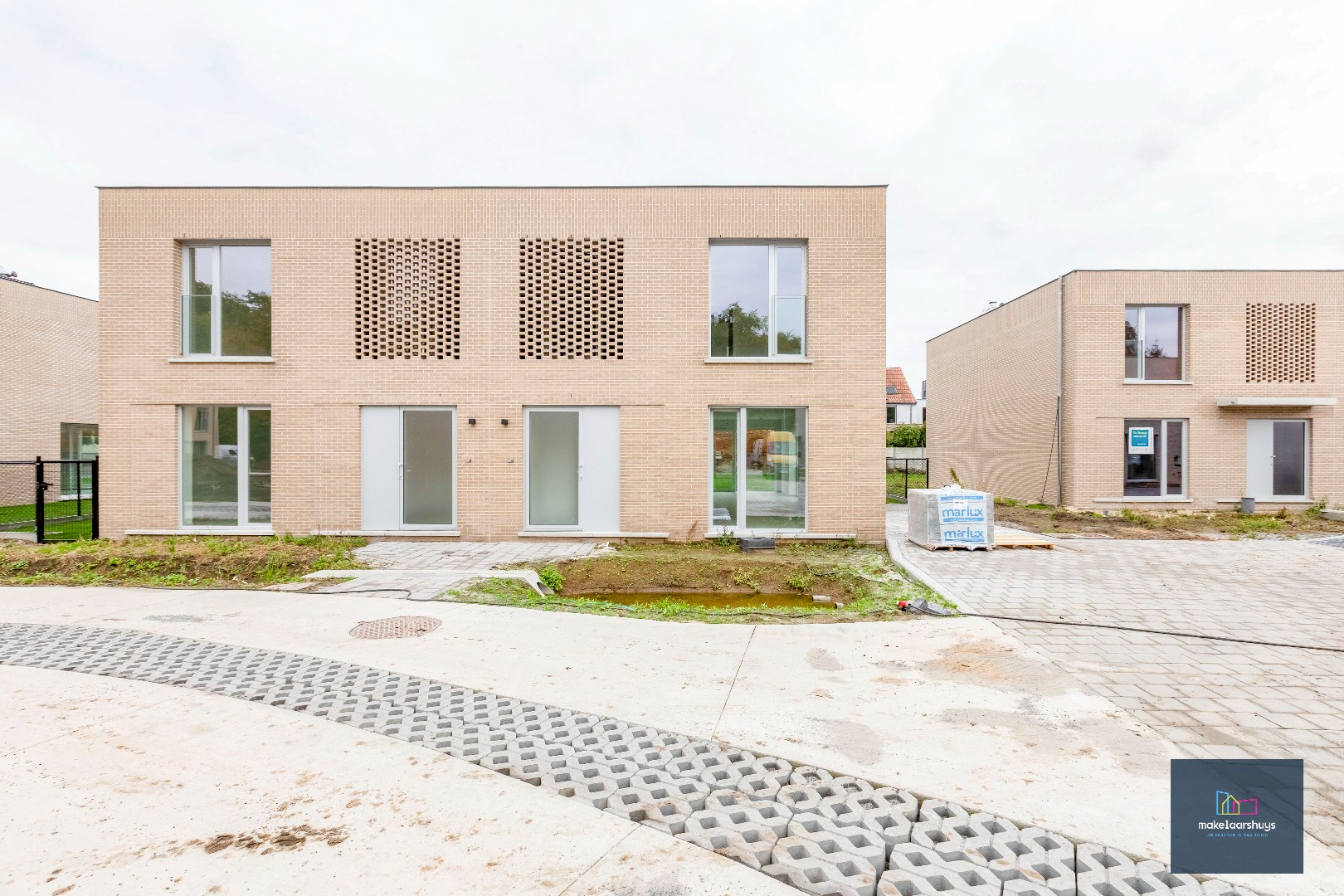 Energiezuinige nieuwbouwwoning met 3 slaapkamers , tuin en staanplaats 