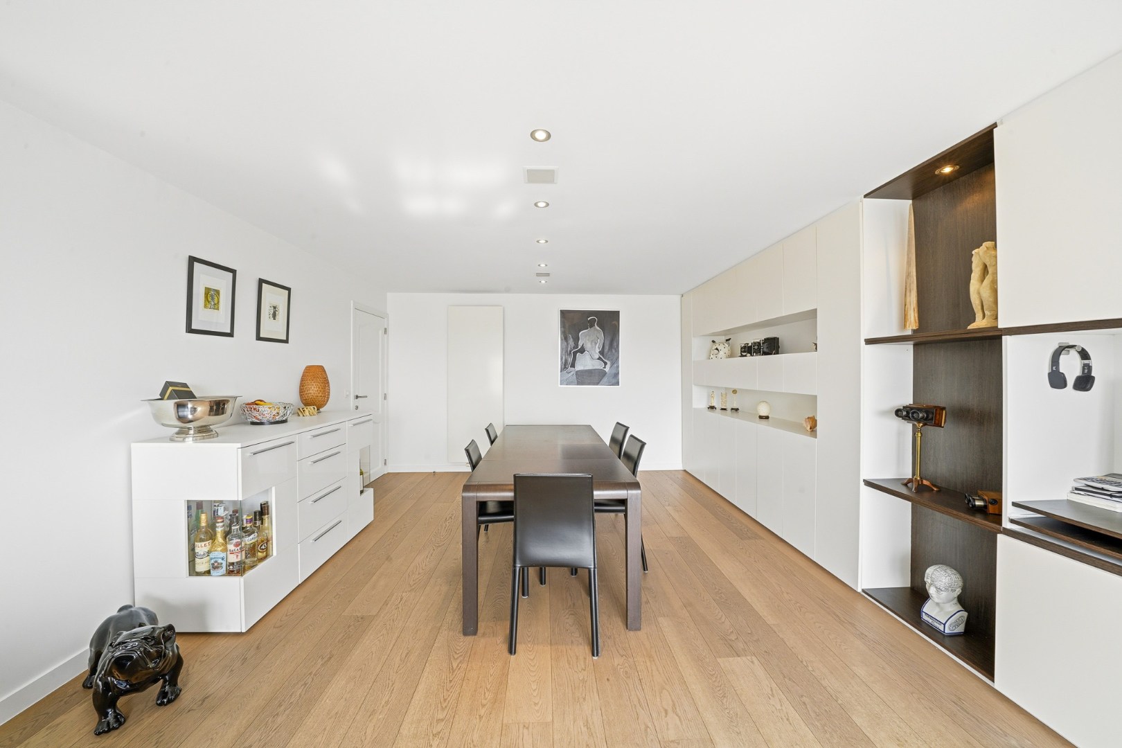 Ruim appartement met 3 slaapkamers, 2 terrassen, garage en staanplaats in Oostende 