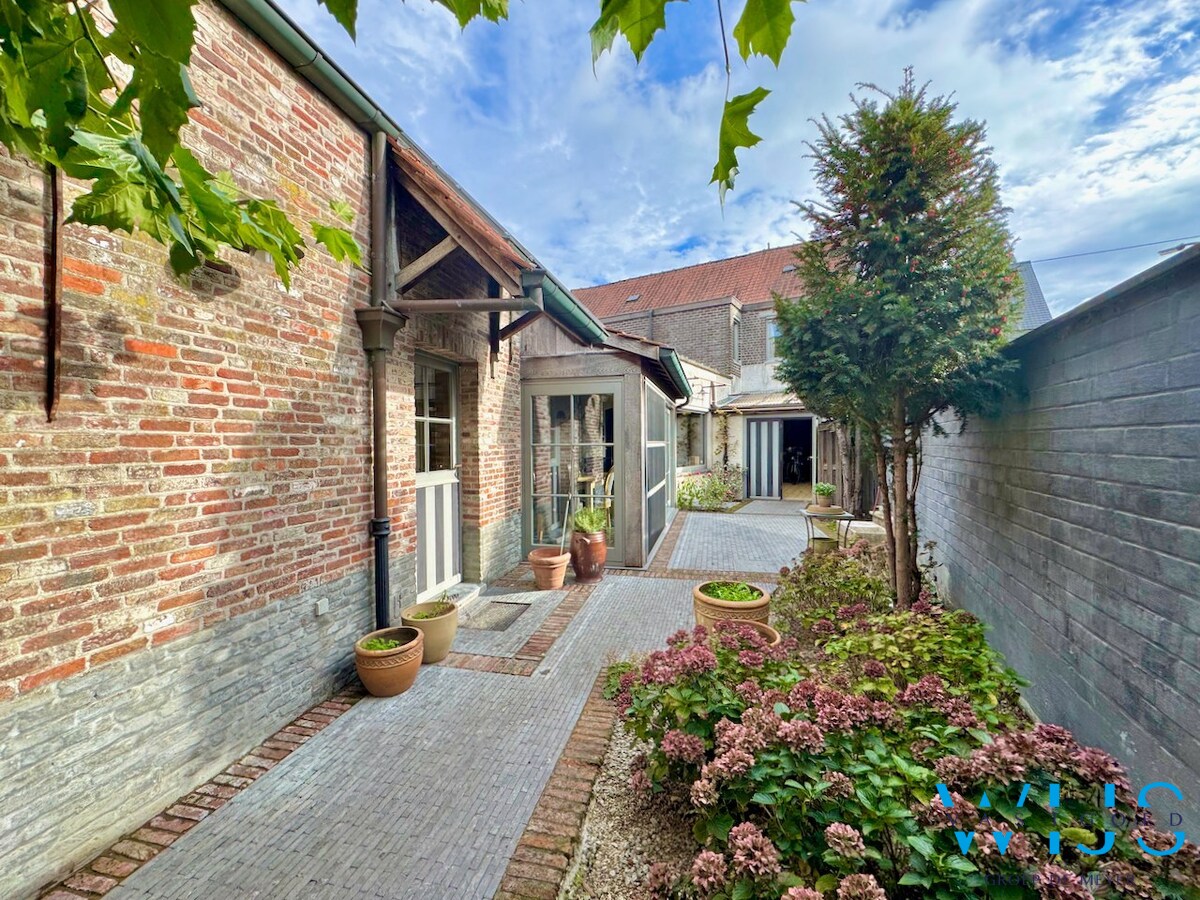 Multifunctionele eigendom op prachtig perceel van 1.682 m² ! 