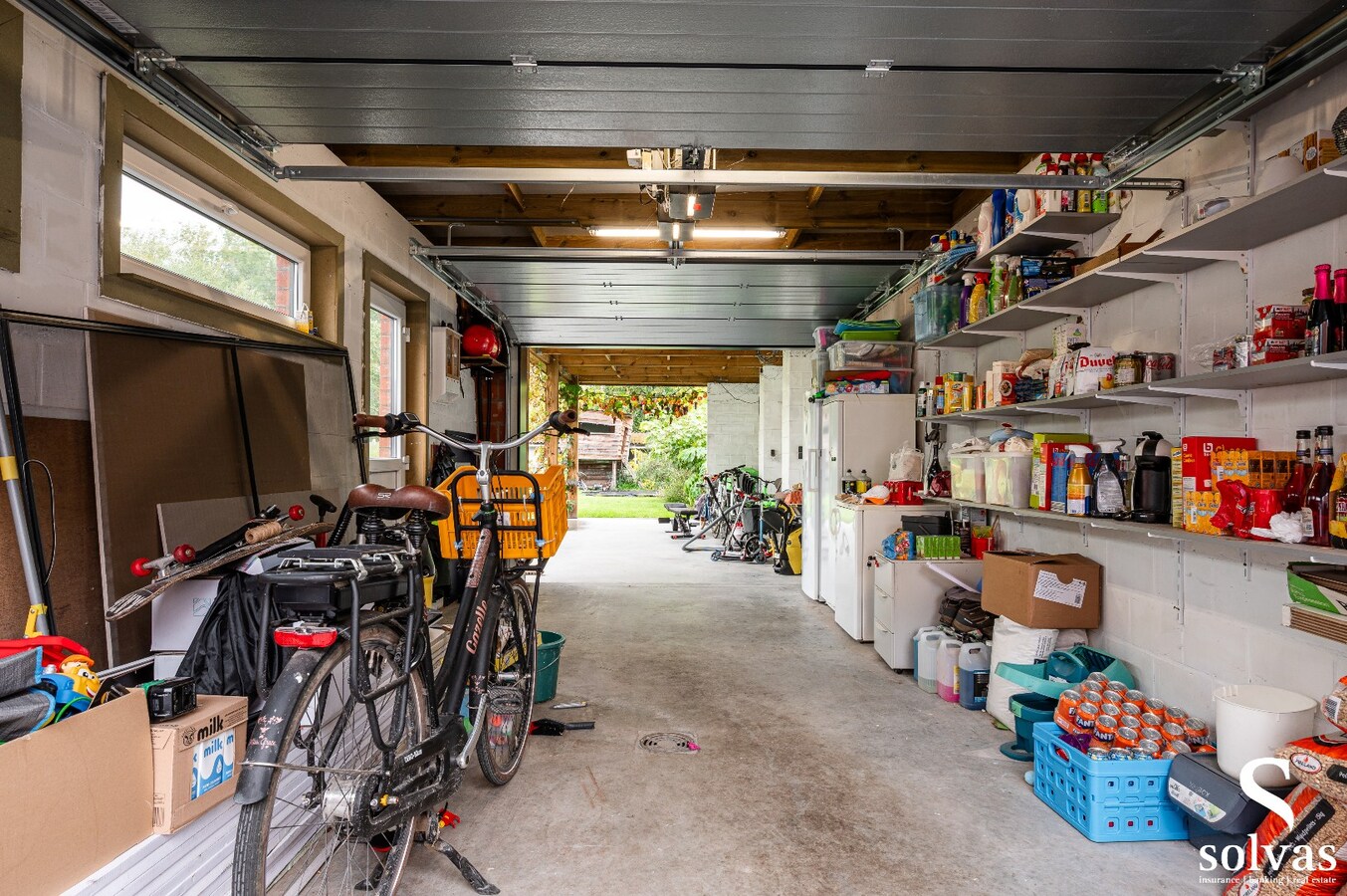 Halfopen gezinswoning met 4 slaapkamers, garage en zonnepanelen – Eeklo 