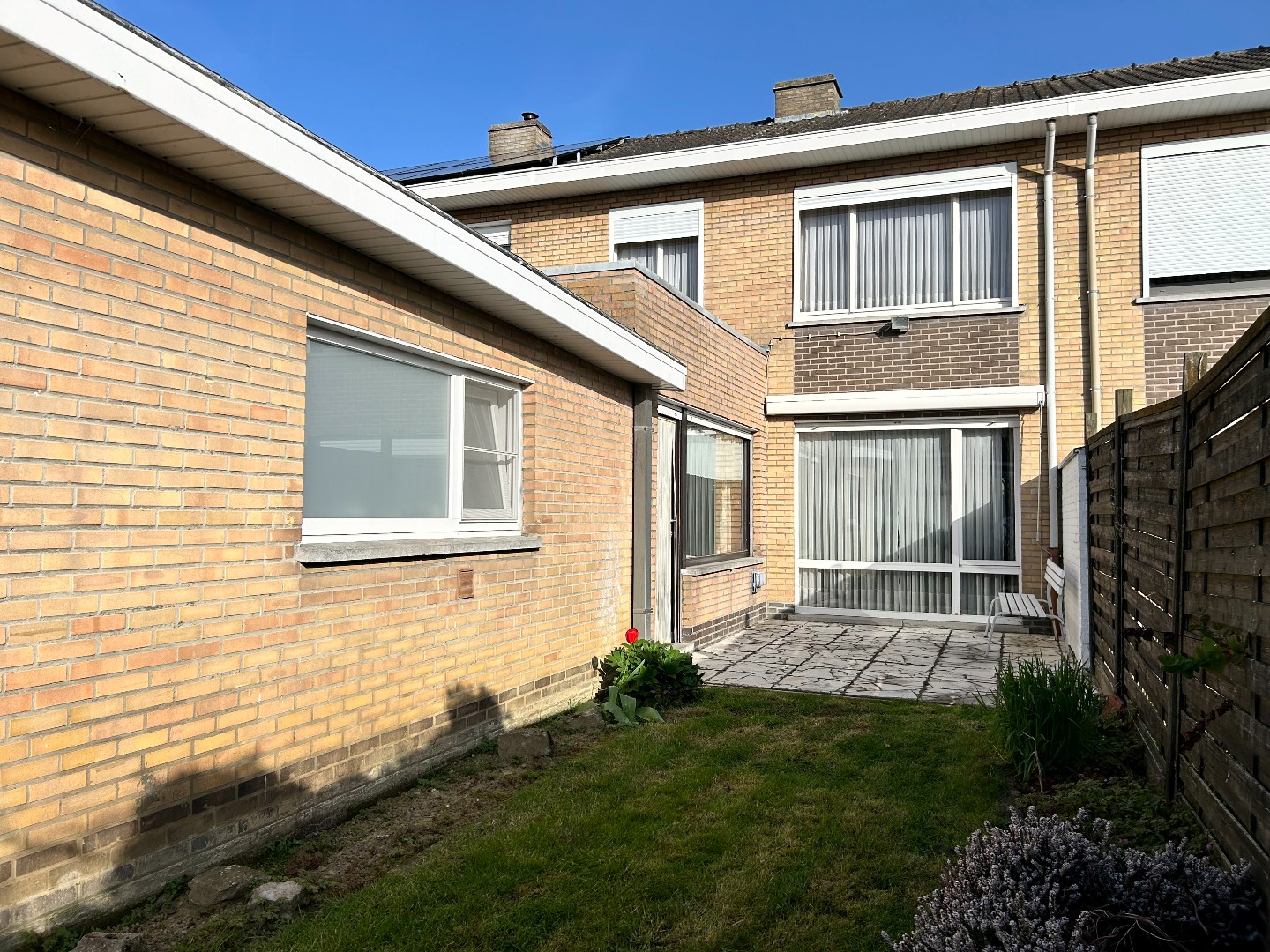 Verzorgde stadswoning met tuintje op 201m² 