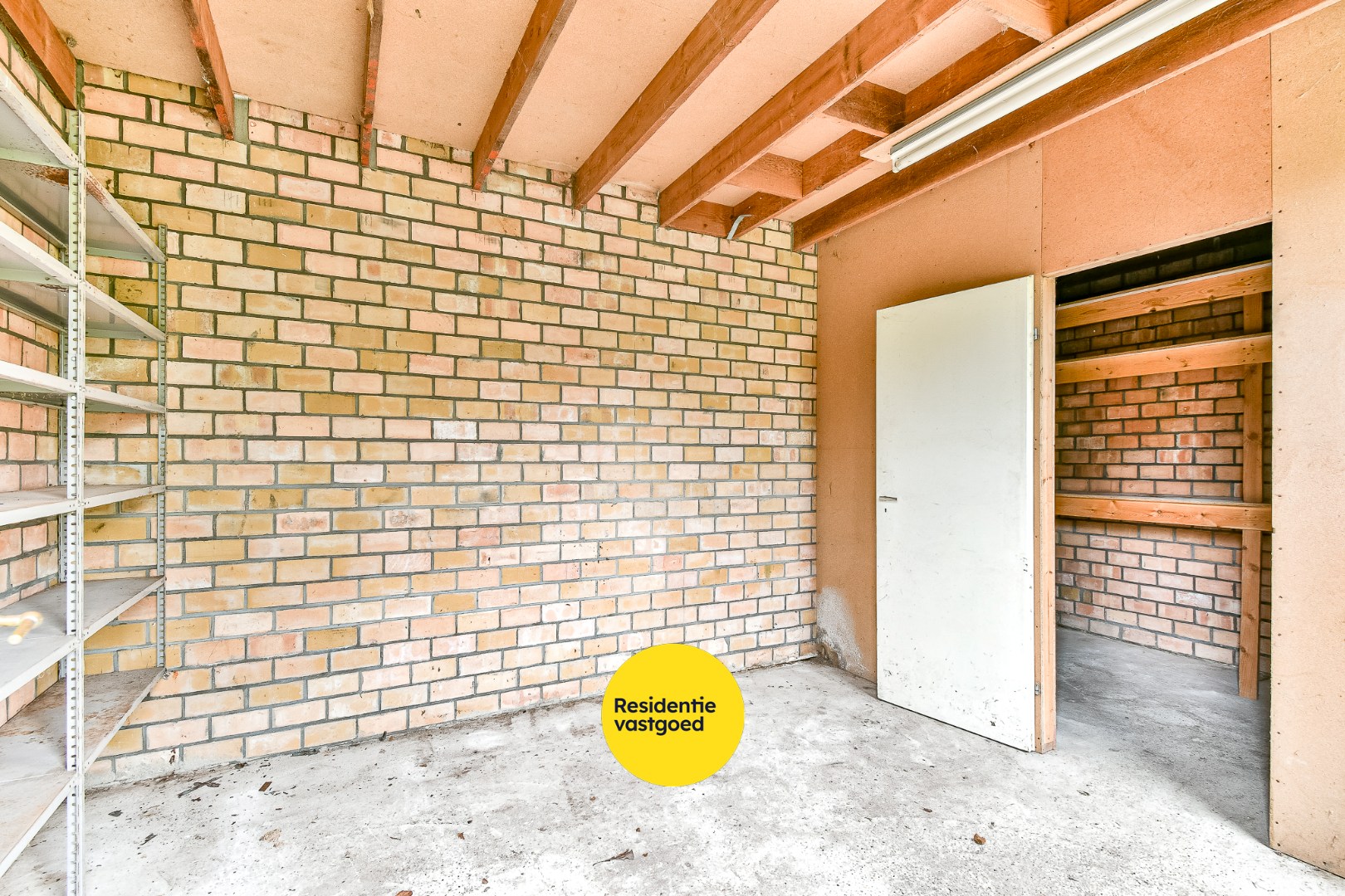 Te renoveren open bebouwing op ruim perceel van 1.300 m² met tal van mogelijkheden 