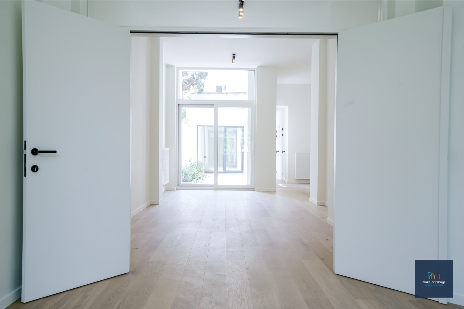 Nieuw 2 slaapkamerappartement  met praktijkmogelijkheden 