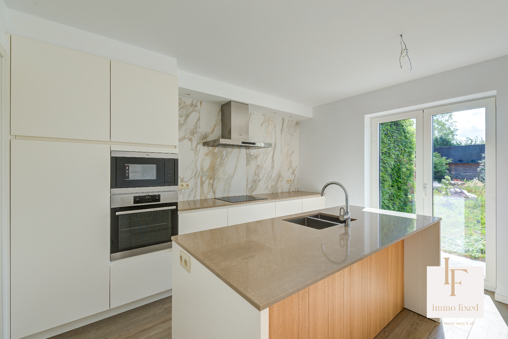 Duplex (gelijkvloers) van 134m2 met tuin en parking te ZOERSEL! 