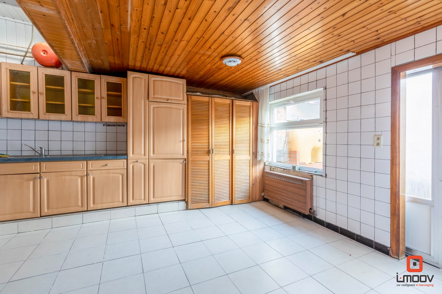 Op te knappen 5 slaapkamerwoning (203m²) 