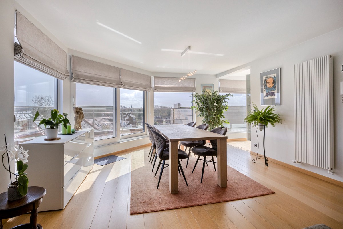 Instapklare penthouse met 2 slaapkamers en terras van 60m² , 4 kelders en garagebox in Korbeek-Lo! – EPC 199 kWh/m² - bewoonbare opp. 131 m² 