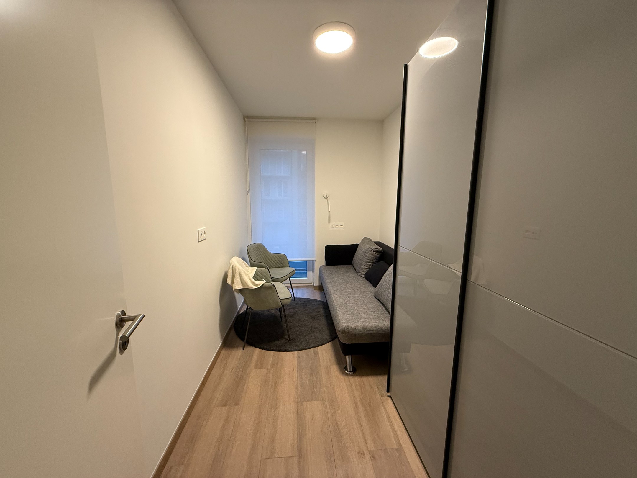 Non-meublé - Charmant appartement à louer avec 2 chambres situé dans une résidence récente sur l'avenue Léopold à Knokke. 