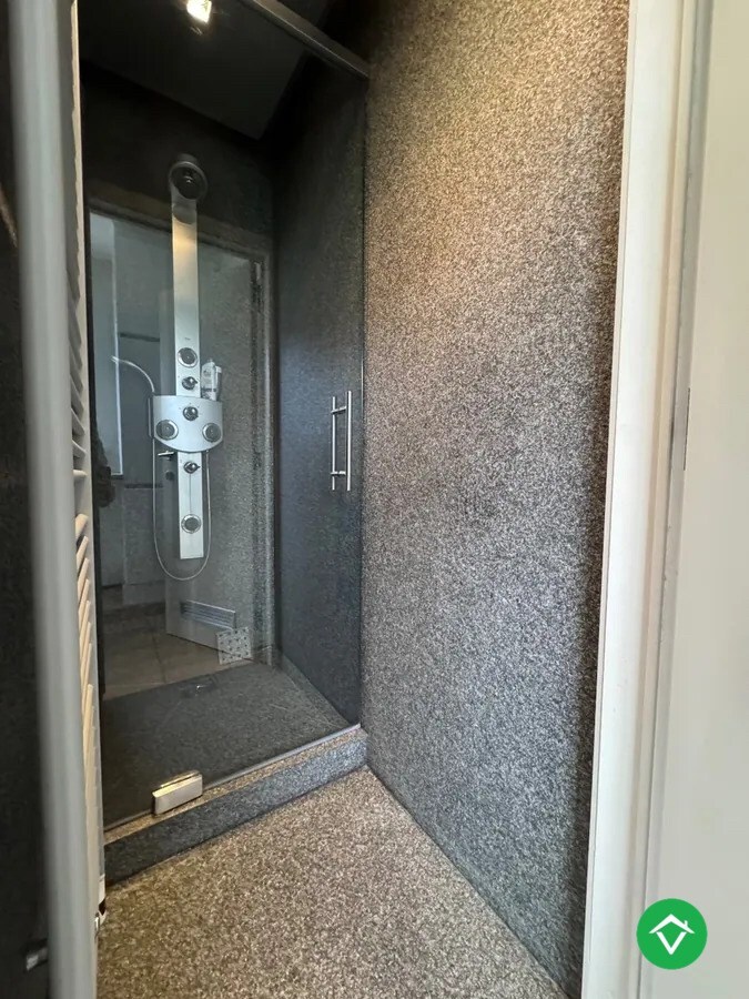 Alleenstaande woning met 4 slaapkamers en garage te Kortemark 