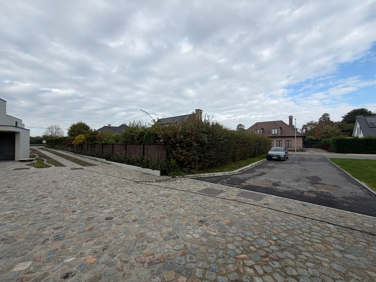 Ruime nieuwbouwwoning met terras en tuin. 