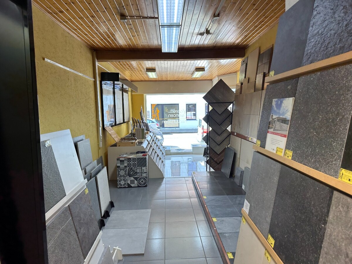 Commerciële toplocatie te huur langs invalsweg in De Panne 