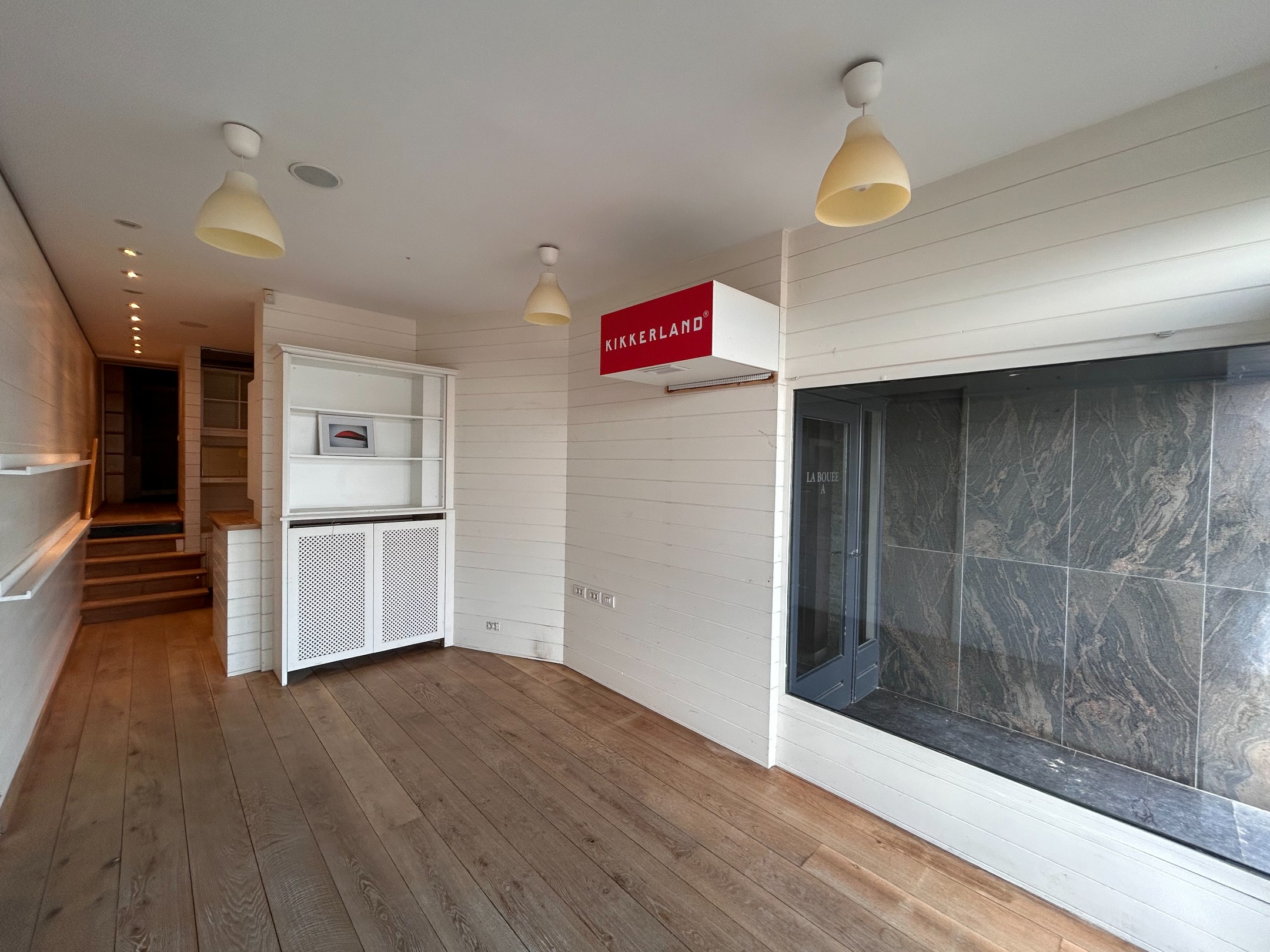 Handelspand op toplocatie aan de zeedijk. 