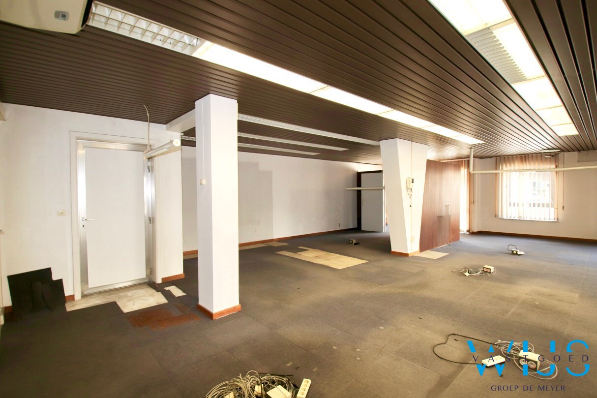 Goed gelegen handelspand te Wachtebeke ! 