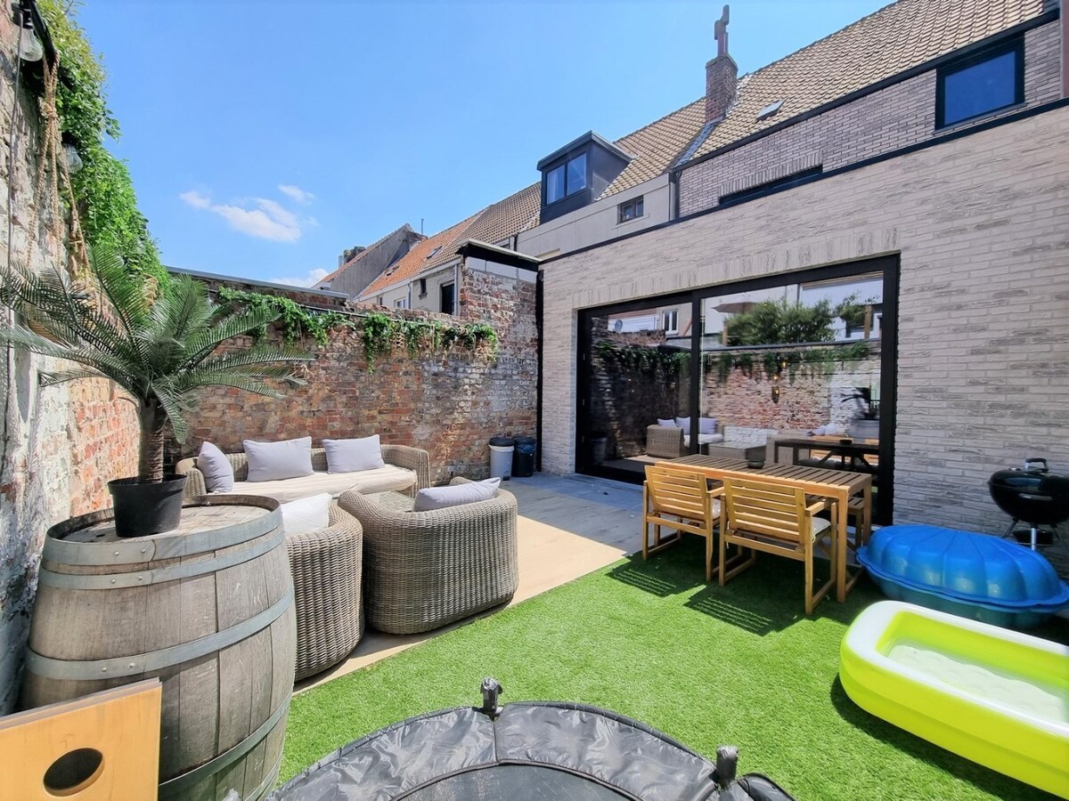 Knap gerenoveerde gezinswoning vlakbij het strand te Heist 