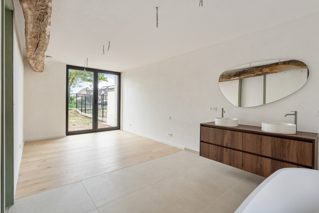 Exclusieve woning in volledig heropgebouwde hoeve op een perceel van 4a60ca! 