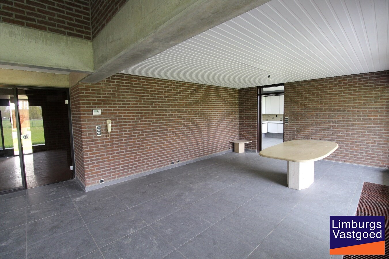 Ruime villa, 308m², 4 slpk, uitzicht op velden, 19a49ca 