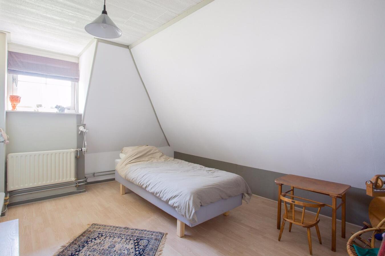 Gemoderniseerd vrijstaand landhuis met veel authentieke elementen en met riet afdekte kap, op een perceel van 1383 m2 grond aan de Heijerstraat 15 te Westerhoven. 