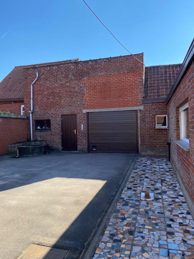 Woning met 3 slaapkamers en loods te Kortemark 