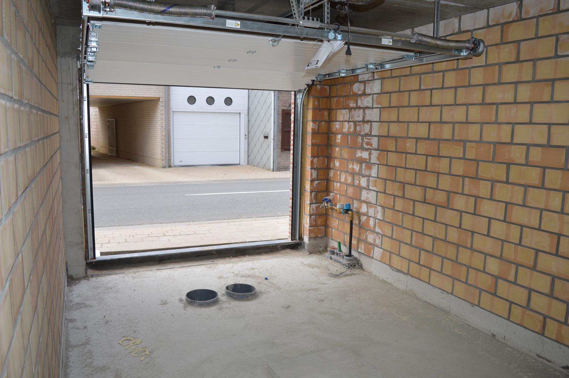 Nieuwbouwwoning te Zevekote met tuin en garage 