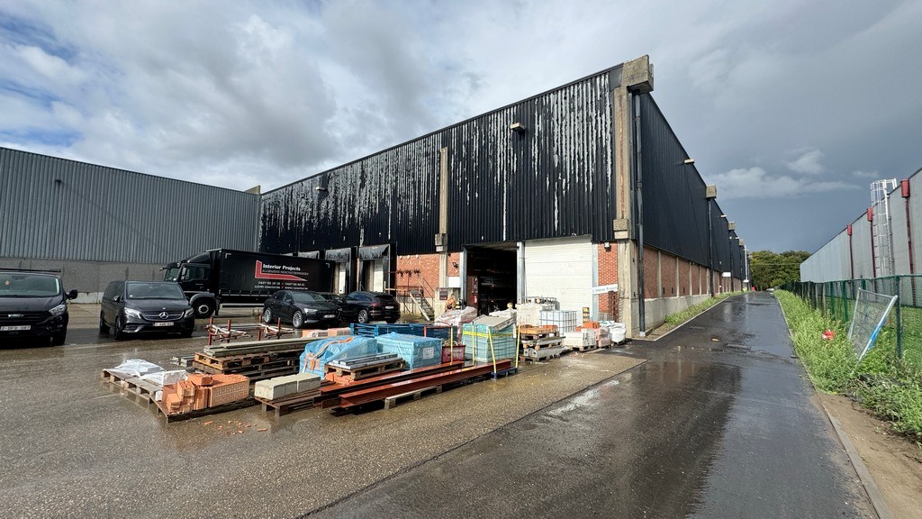 Loods met kantoor te huur nabij A12 in Wilrijk