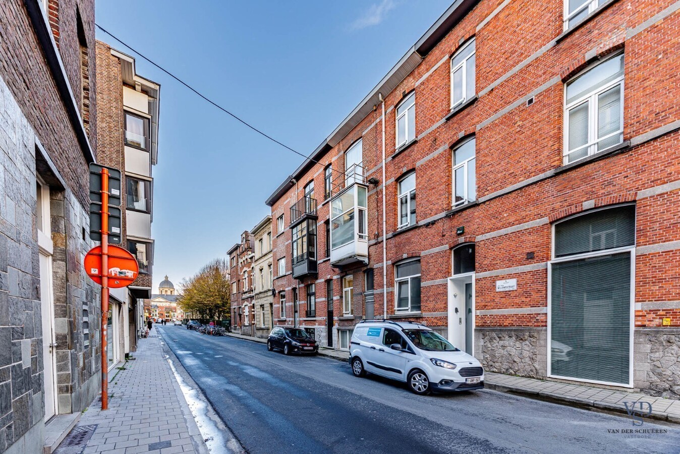 Herenhuis met 7 studentenkamers. TOPLIGGING. 