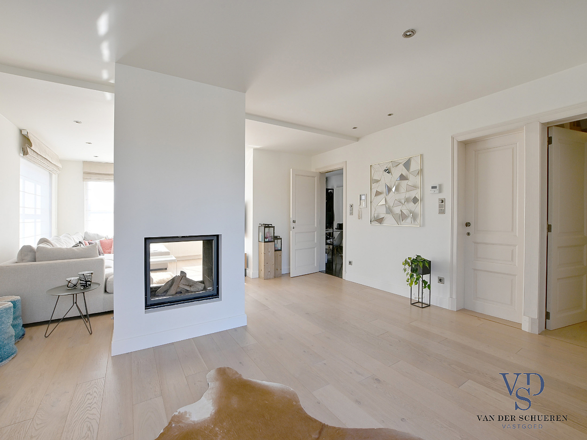 Prachtig gerenoveerde Herenwoning met zwembad te Gavere. 