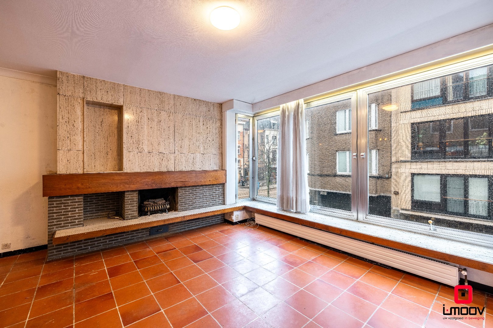 Ruime te renoveren stadswoning met garage en vier slaapkamers in de stationswijk 