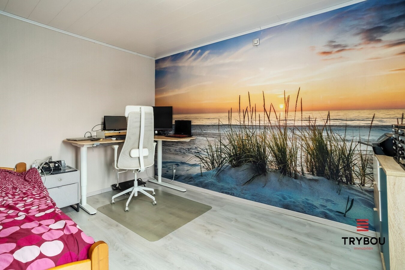 Uiterst ruime woning op het 'Stationsplein' in Merkem 