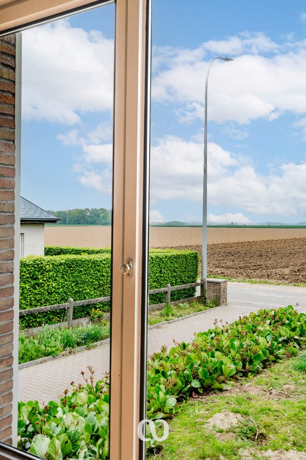Bungalow met prachtig uitzicht en volledige onderkeldering in Heurne 