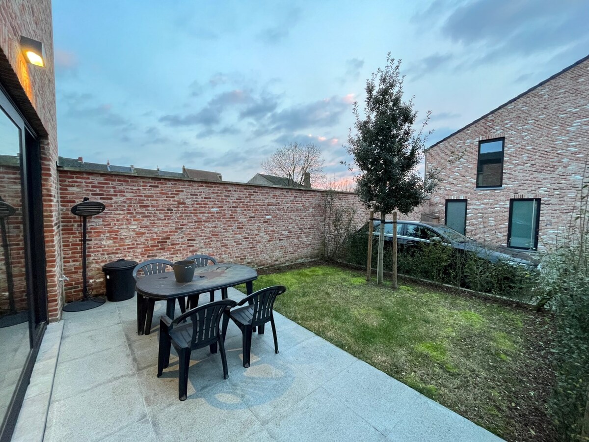 Nieuwbouwwoning in woonerf, hartje Gavere 