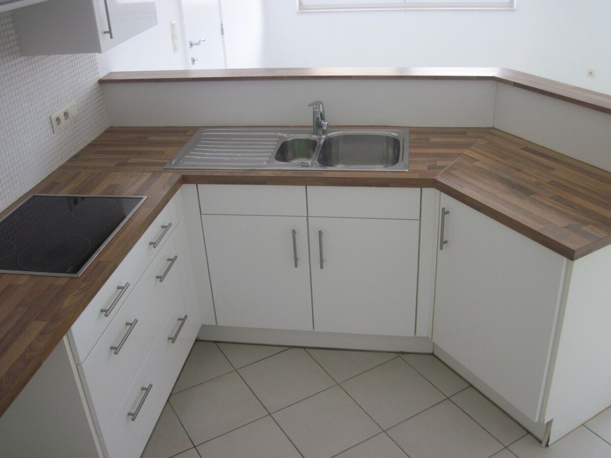 Uitstekend gelegen appartement. Geen vaste kosten ! 