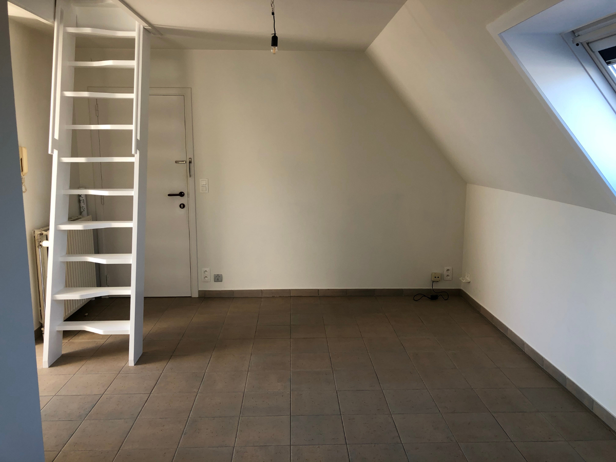 Tijdloos dakappartement met bijzonder ruim terras in centrum Gavere 