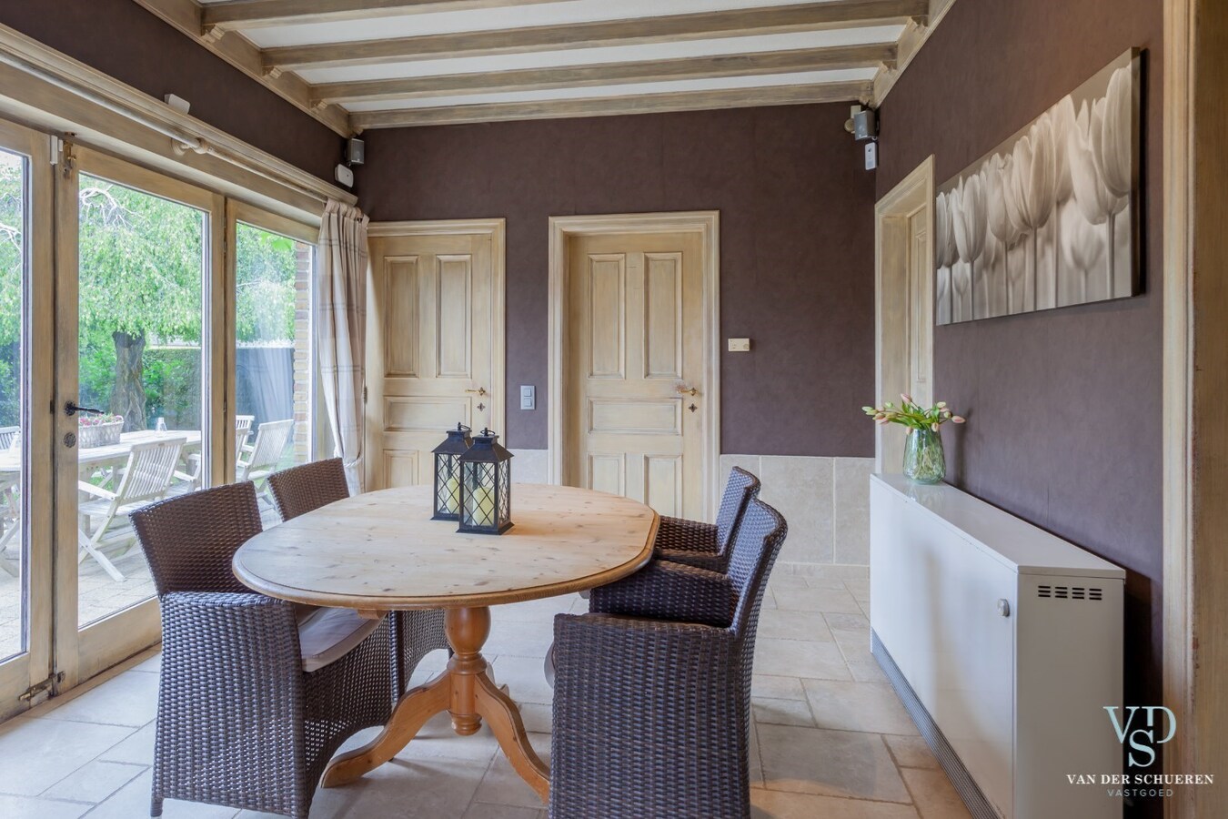 Landelijk wonen  (op gelijkvloers). 