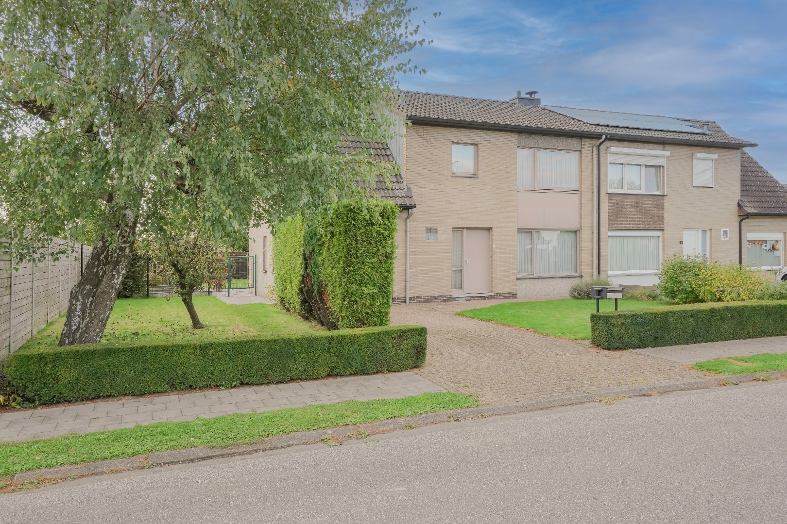 HOB met zonnige tuin in een rustige wijk te Zelzate 