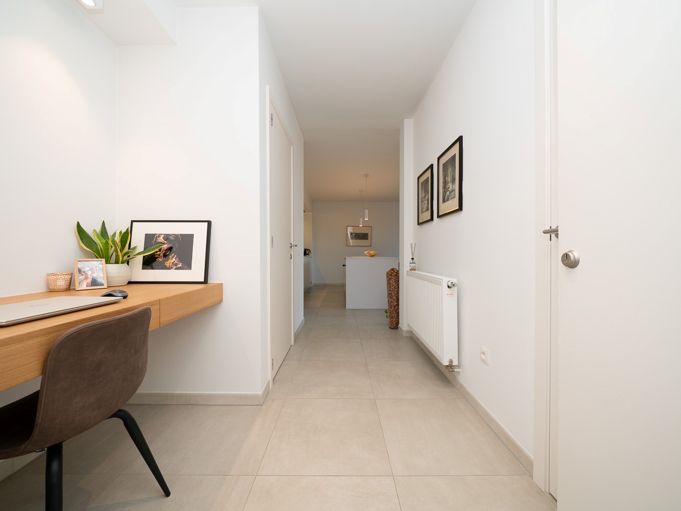 Recent 2-kamer appartement met terras, parking en kelder 