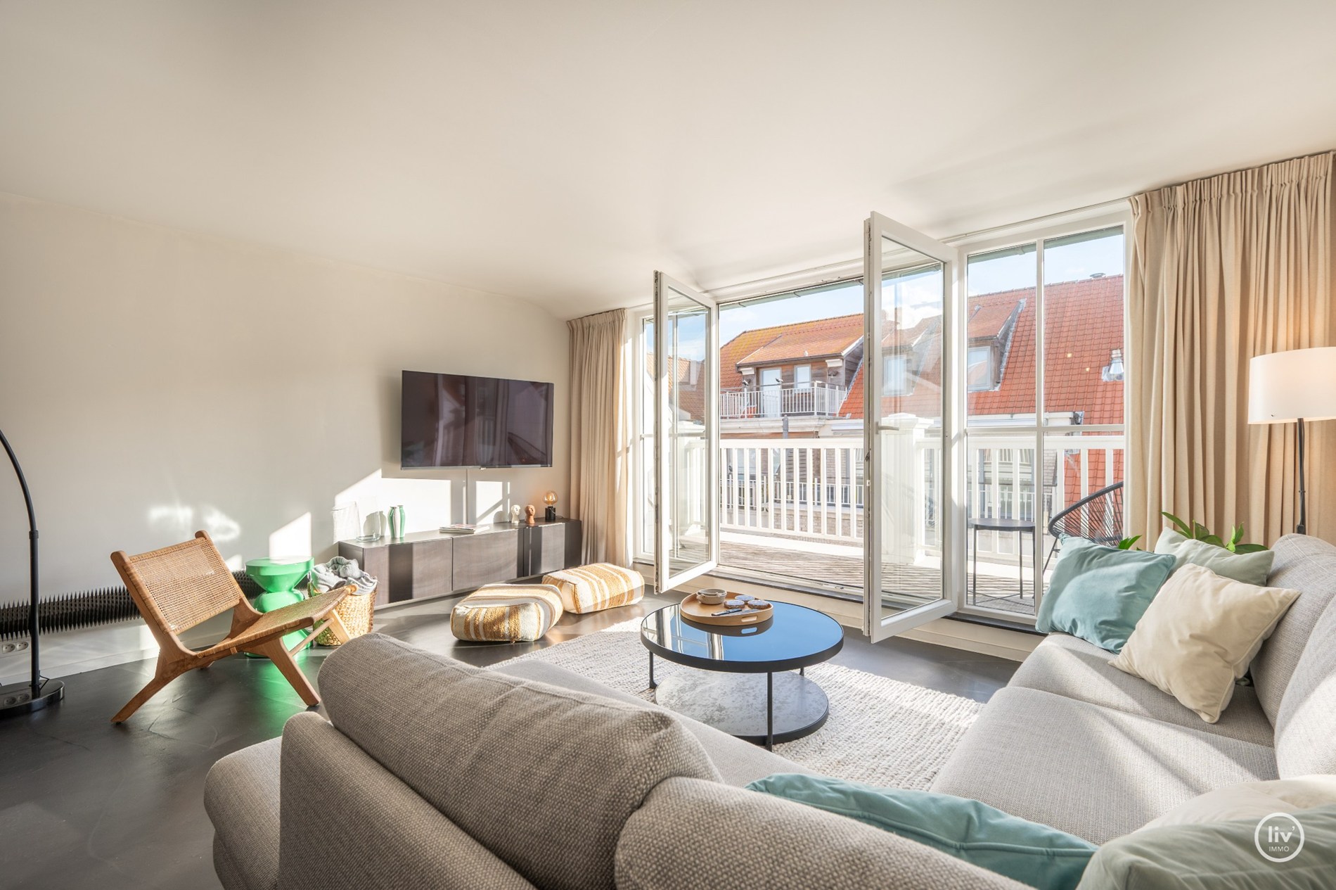 Gemeubeld - Lichtrijk duplex appartement met 2 slaapkamers – Centraal gelegen aan de Zoutelaan in Knokke 