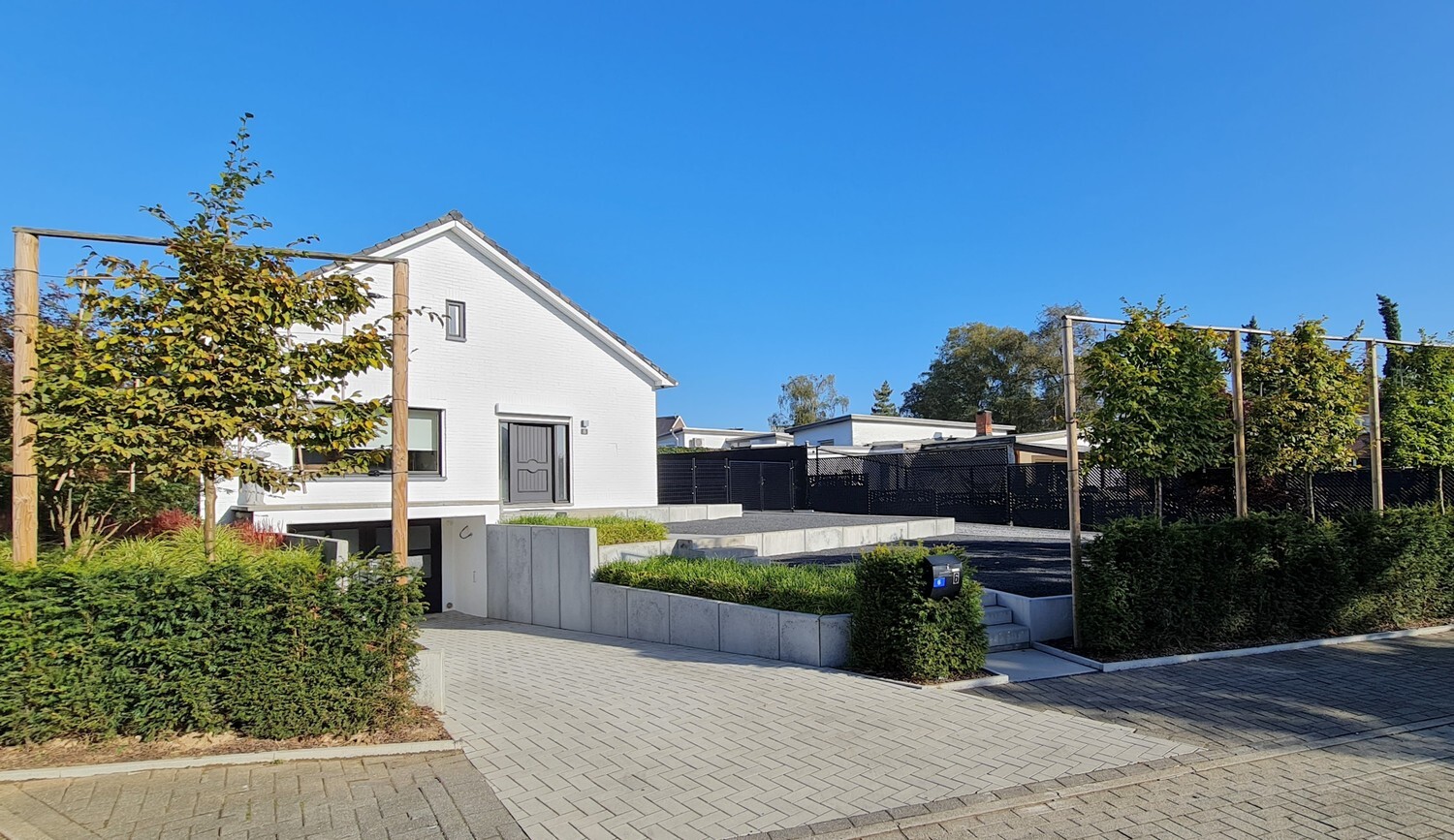 Bungalow met zongerichte tuin op perceel van 1350 m² 