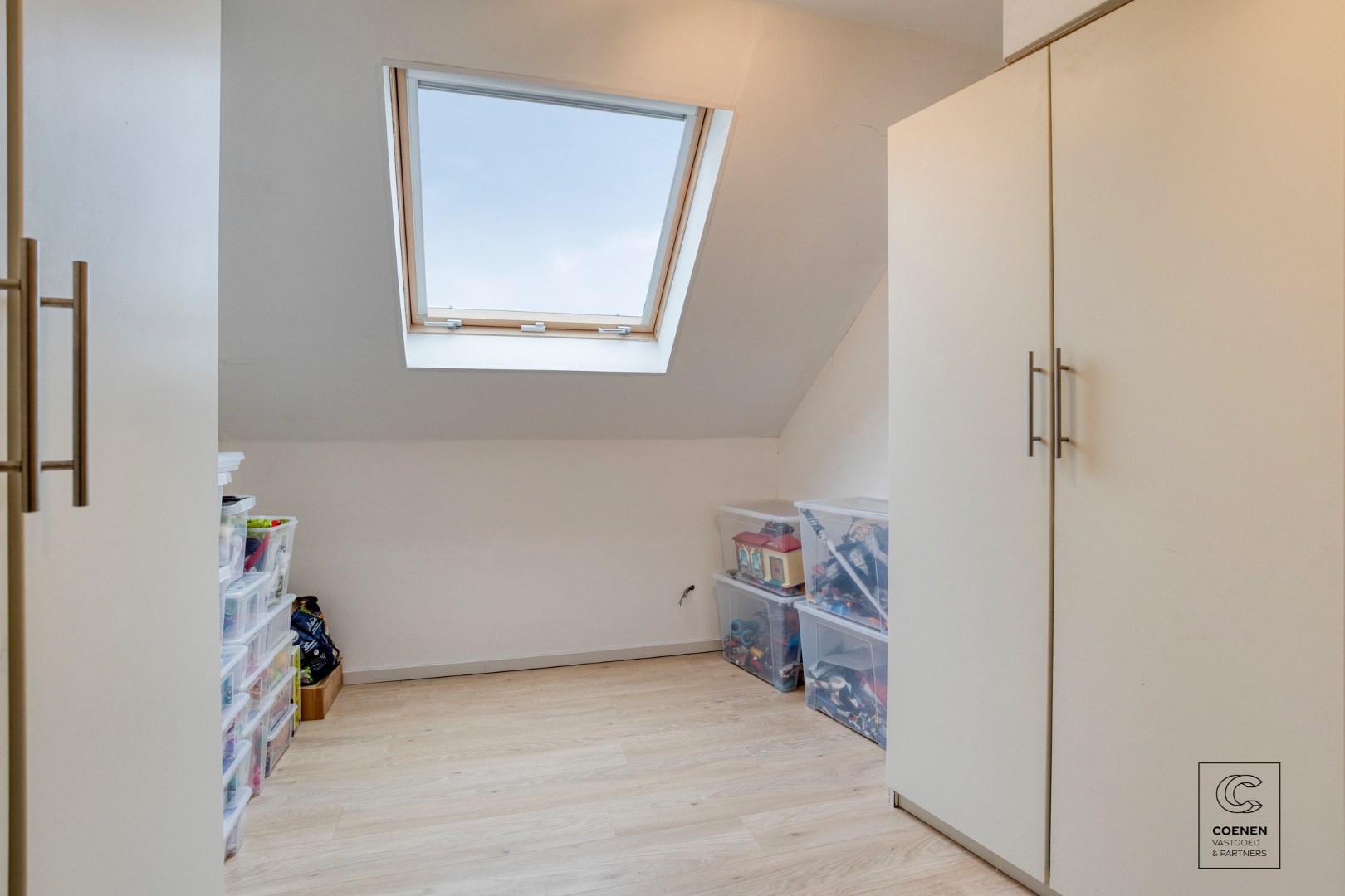 Prachtige woning (2013) van 256 m² met 4 slaapkamers in een doodlopende straat te Grobbendonk! 