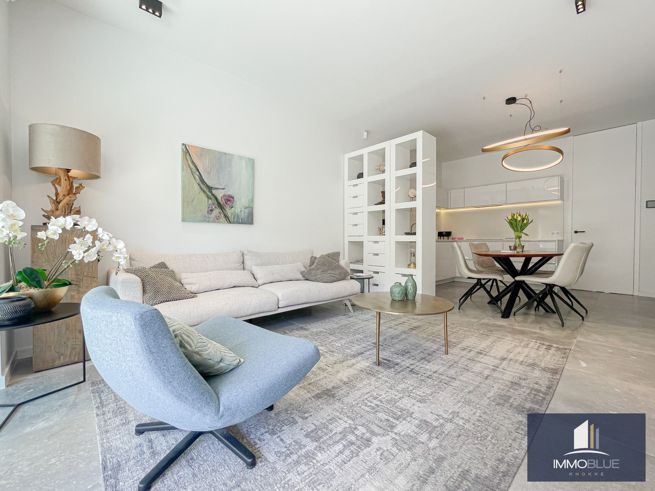 Subliem, luxueus tuinappartement met dubbele garage, rustig gelegen in een standingvolle residentie. 