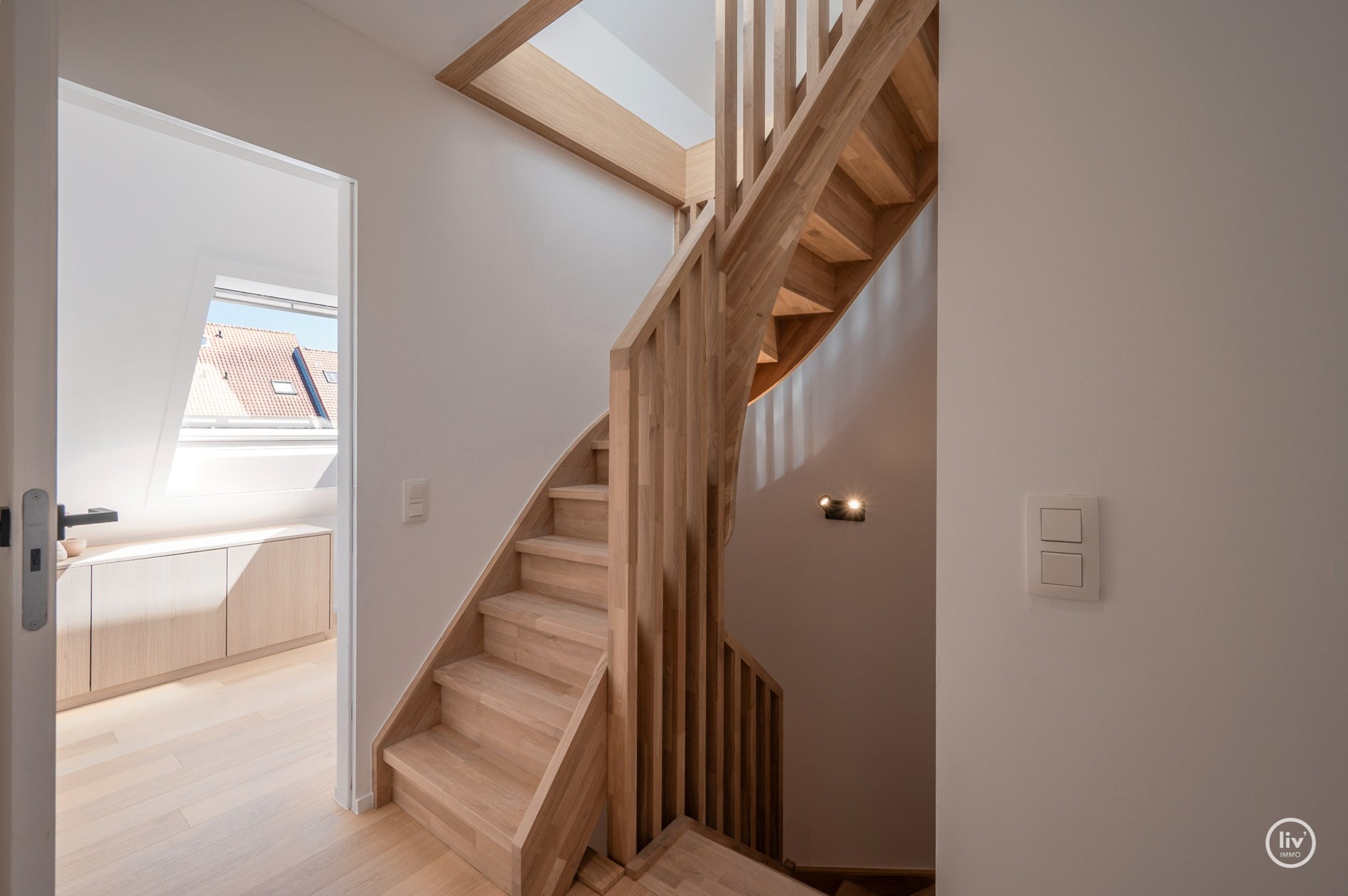 Prachtige ruime duplex (216 m2) top gerenoveerd gelegen op de Leopoldlaan te Knokke. 