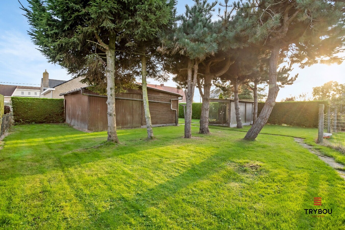 Uiterst ruime benedenwoning op groot perceel van 1666m² 